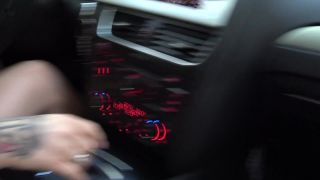 Wenn Zwei Hasen Den Schwanz Jagen - Typ An Der Tanke Abgeschleppt