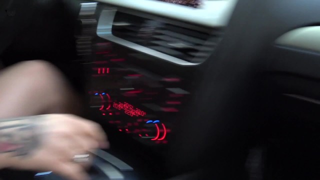 Wenn Zwei Hasen Den Schwanz Jagen - Typ An Der Tanke Abgeschleppt