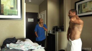 Room Service! Empleada Es Seducida Por Huésped Mientras Limpiaba El Cuarto